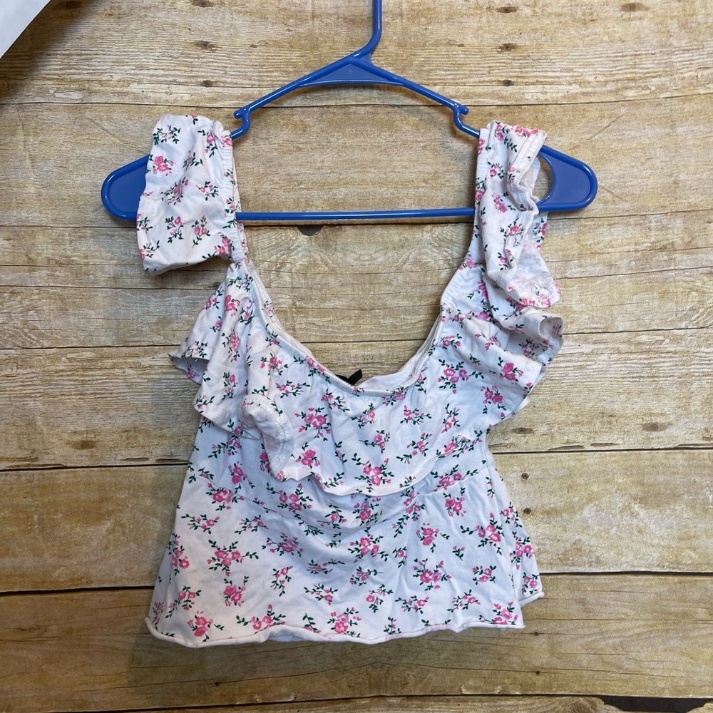 Missguided floral crop top 🛍